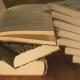 Ein Stapel Bücher