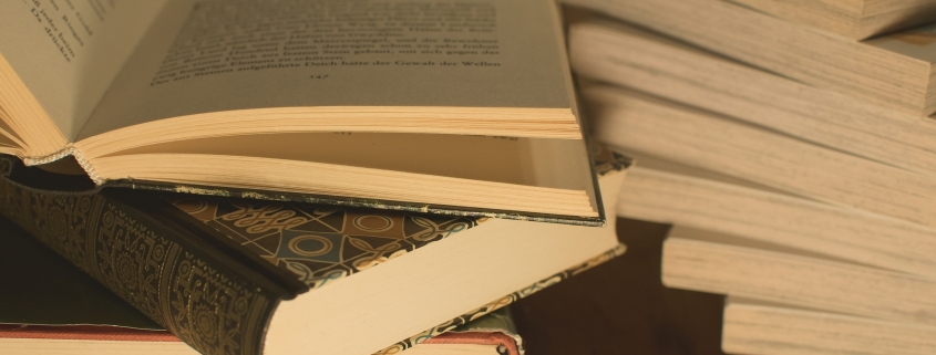Ein Stapel Bücher